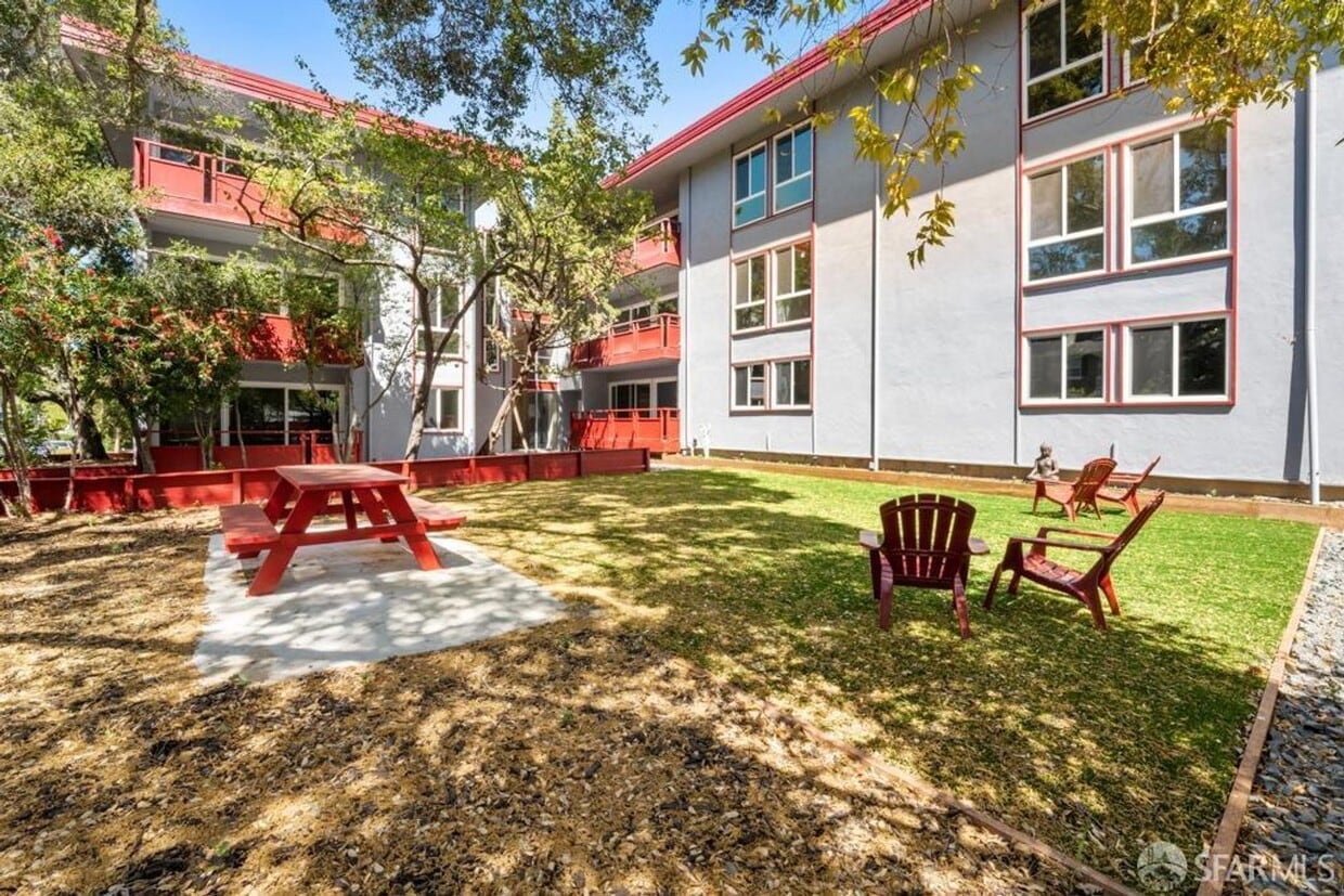 Primary Photo - Carlmont Apartments - Entire Building Remodeled - 1 Month Free, No Pet Fee