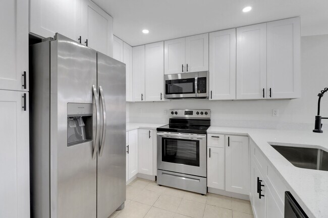 Stainless steel appliances - 6350 Royal Woods Dr