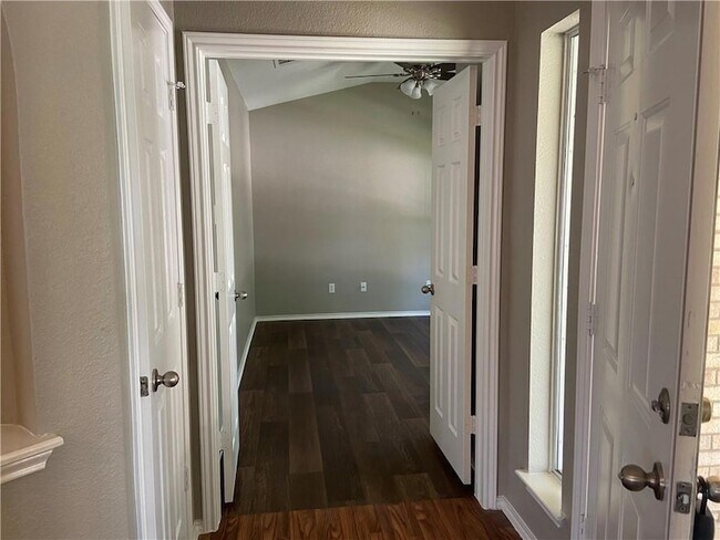 Building Photo - 1513 Big Bend Dr