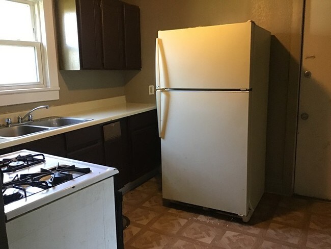 Building Photo - 3 BEDROOM 1 BATH SINGLE FAMILY IN AKRON