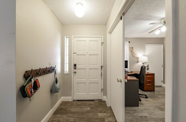 Building Photo - 3 Bedrooms with an office in Southwest Bakersfield!!