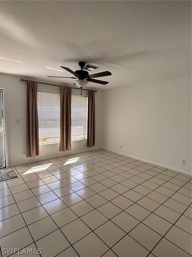 Building Photo - 125 Crown Dr