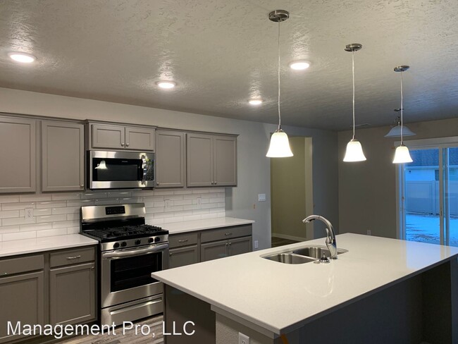 Building Photo - 4 br, 2.5 bath House - 11442 W. Harlington...