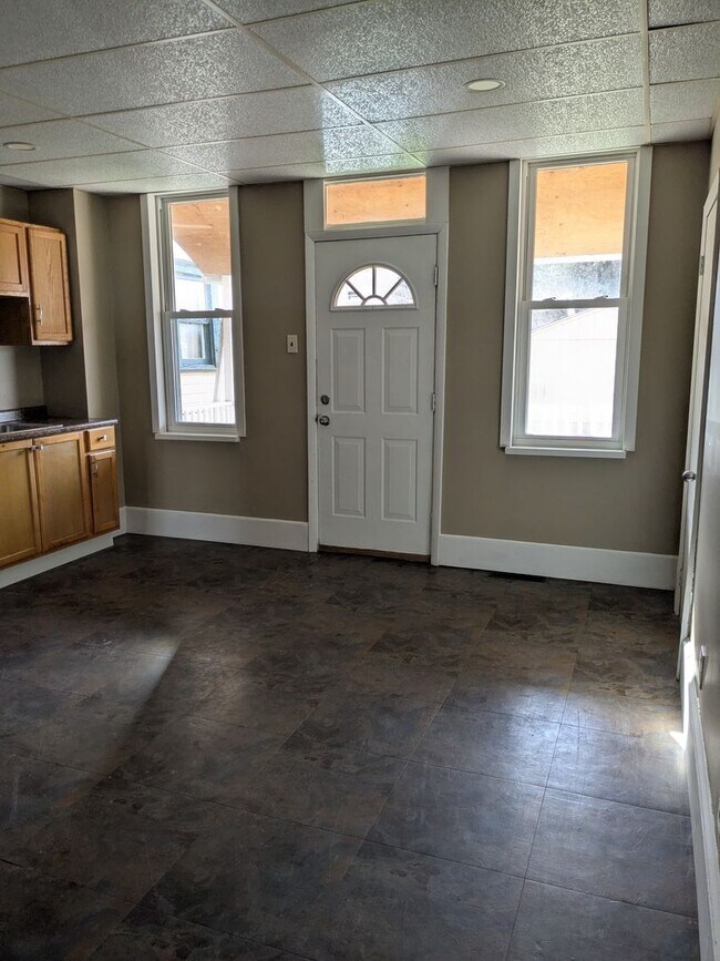 Foto del edificio - 2 bedroom, 1 bath in Beaver Falls