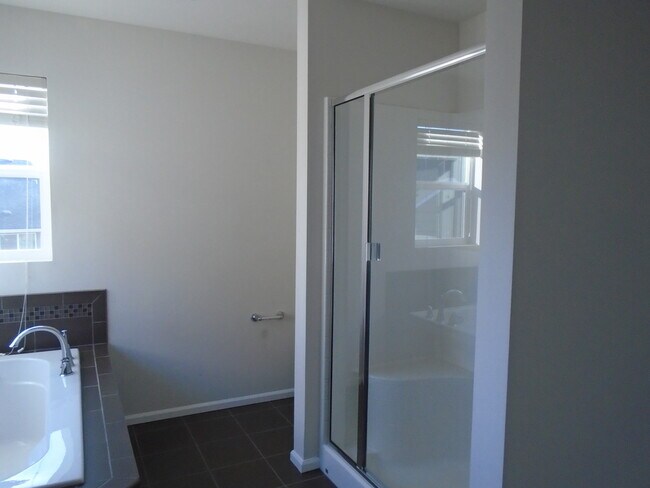 Foto del edificio - 3 Bedroom Bothell, Sommerwood Home