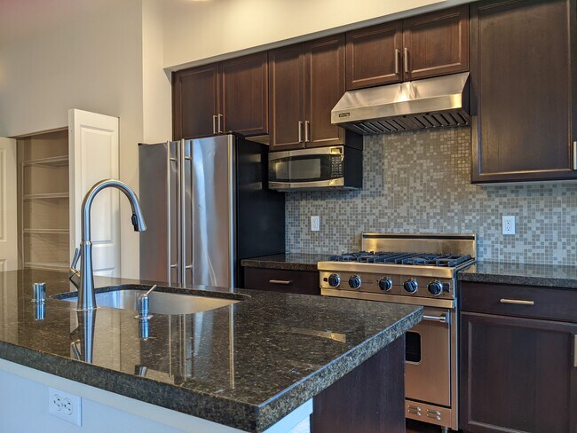 Foto del edificio - Urbane Townhomes