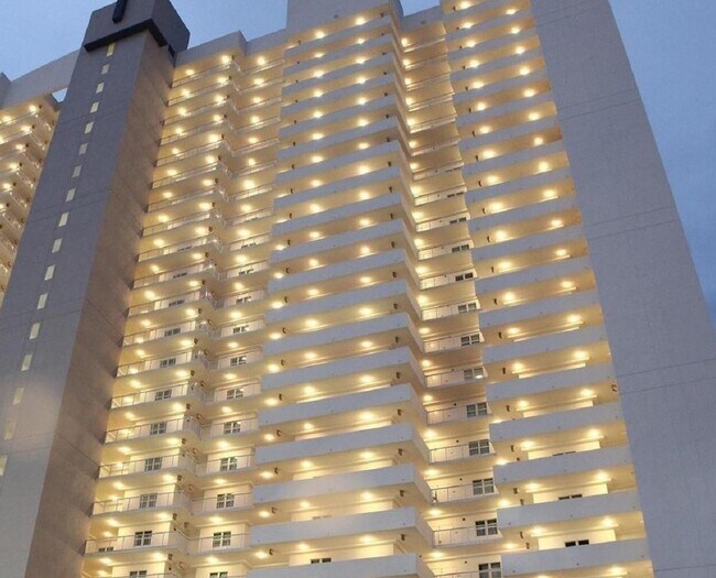 Foto del edificio - 14951 Royal Oaks Ln