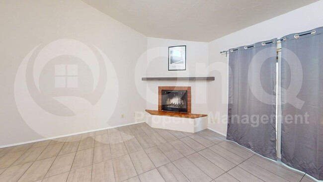 Building Photo - 3402 N Richland Dr