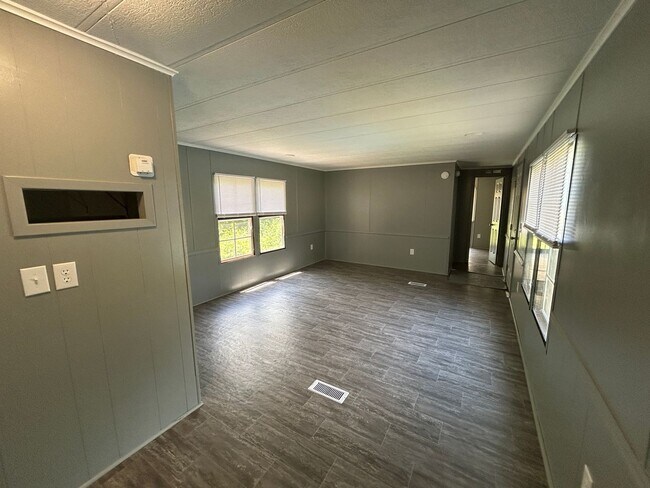 Building Photo - Newly Remodeled 2b/2b in East Asheville