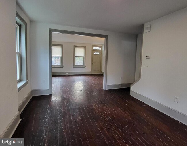Building Photo - 422 9th St