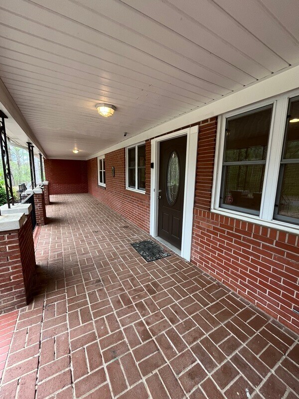 Building Photo - 1542 Monument Ave