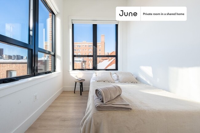 Building Photo - Room in Shared 4 bed/2 bath home in Dupont Circle
