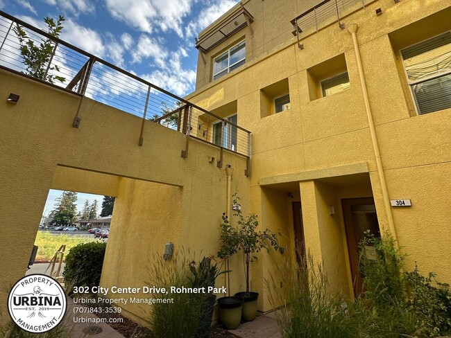 Foto del edificio - Modern 3-Bedroom Townhome in the Heart of ...