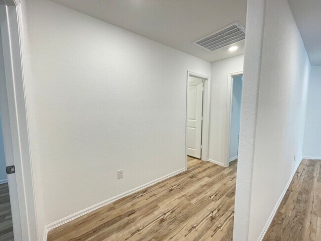 Building Photo - 3219 Aster Mdw Wy