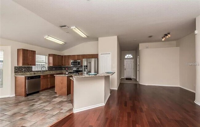 Building Photo - 1442 Lake Shore Ranch Dr