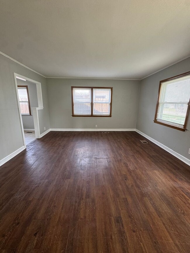 Building Photo - Two bedroom Ranch Style home in Lansing, I...