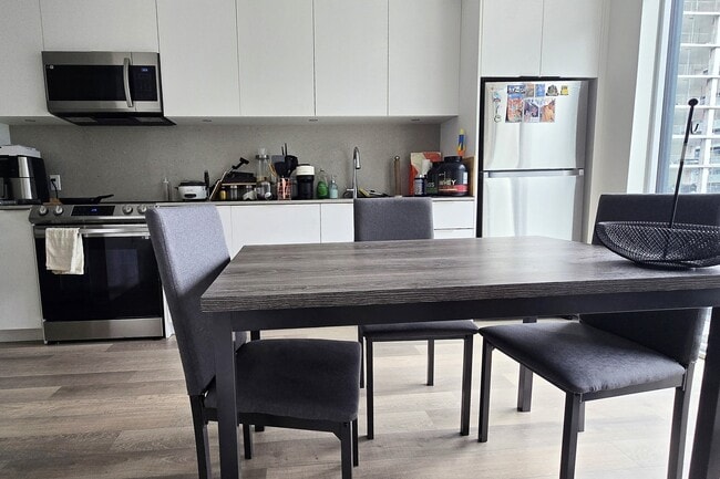 Photo du bâtiment - 357 King St W