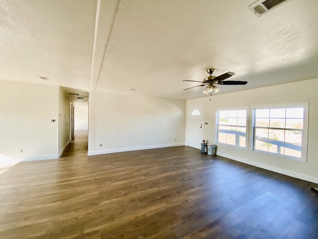 Foto del edificio - 415 Mostyn Ln