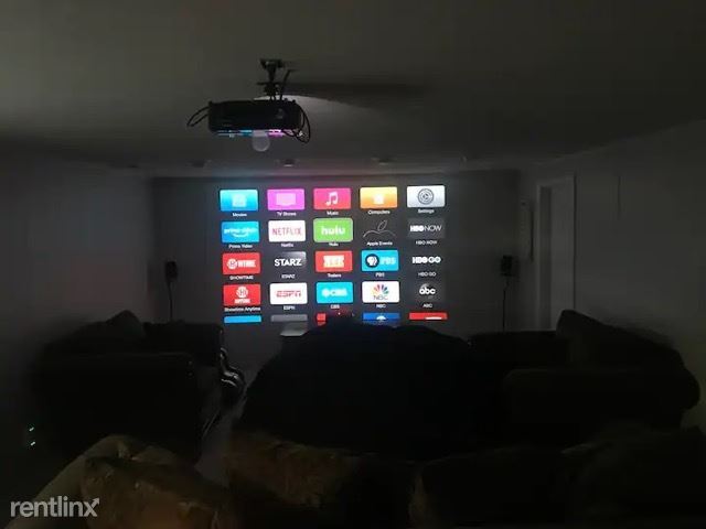 Foto del edificio - 6 br, 3 bath House - 728 West 3400 South