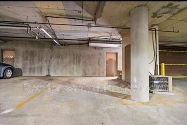 Building Photo - 4340 S Highland Dr