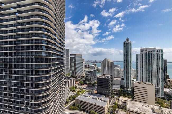 Foto del edificio - 45 SW 9th St