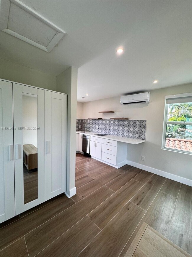 Foto del edificio - 2855 Royal Palm Ave