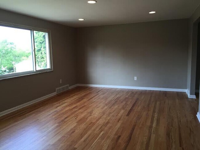 Foto del edificio - **********Gorgeous Scott Township 3-Bed/1....