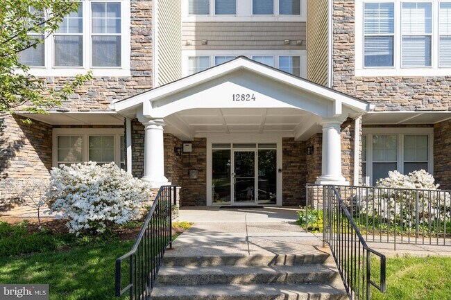 Foto del edificio - 12824 Clarksburg Square Rd