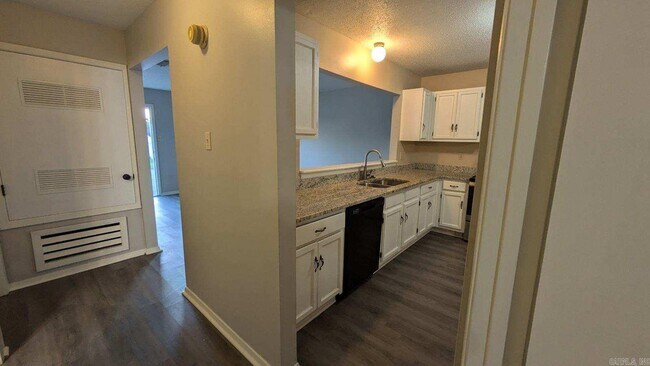 Building Photo - 9 Southland Cove