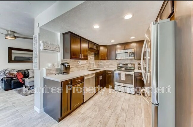 Foto del edificio - 671 Ascot Dr