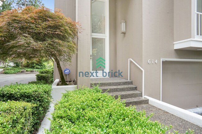 Foto del edificio - Luxurious Townhome with 2 bedroom and 2.5 ...