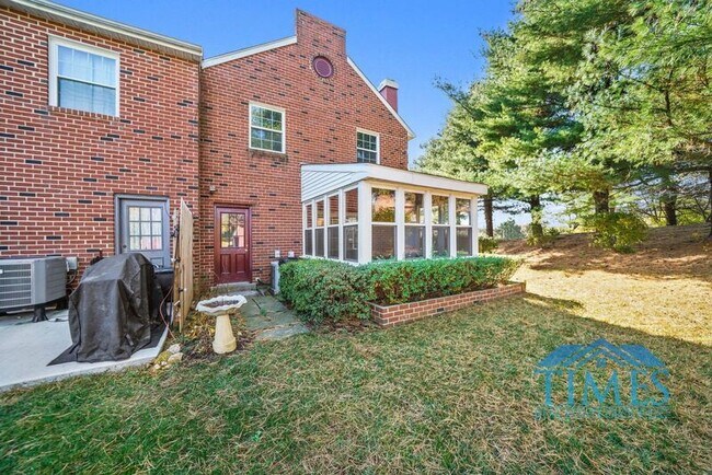 Building Photo - 100 Lampeter Ct