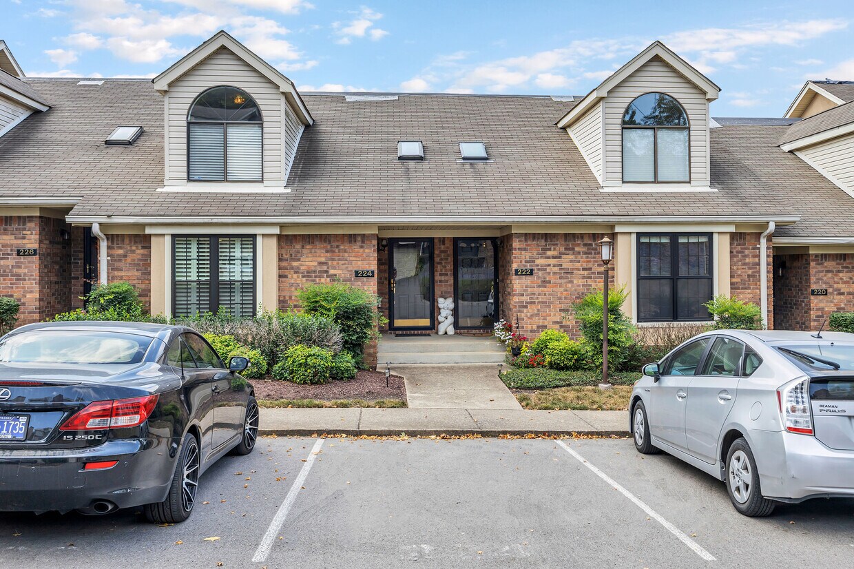 Primary Photo - 224 Glenstone Cir
