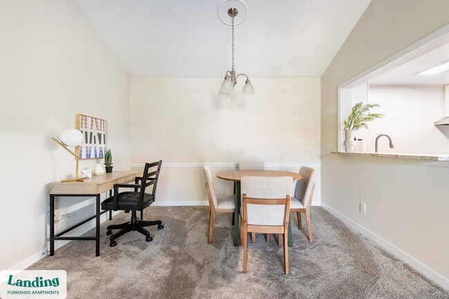 Foto del edificio - 1000 Palm Pl Dr NE