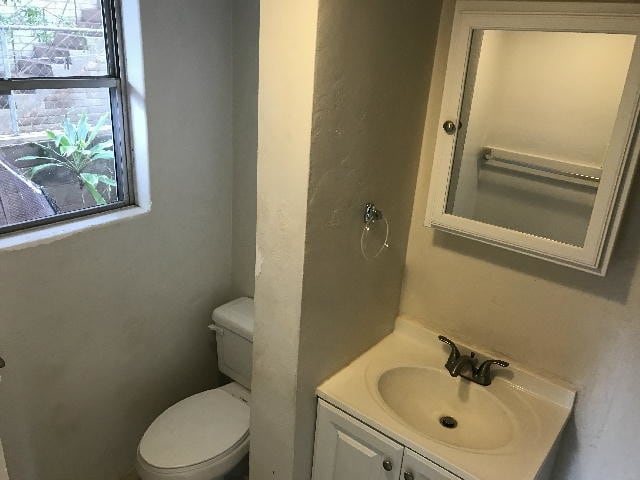 Building Photo - IOLANI TERRACE 1/1/1 patio, coin laundry