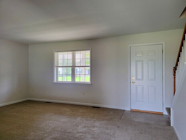 Building Photo - 563 W Conestoga St
