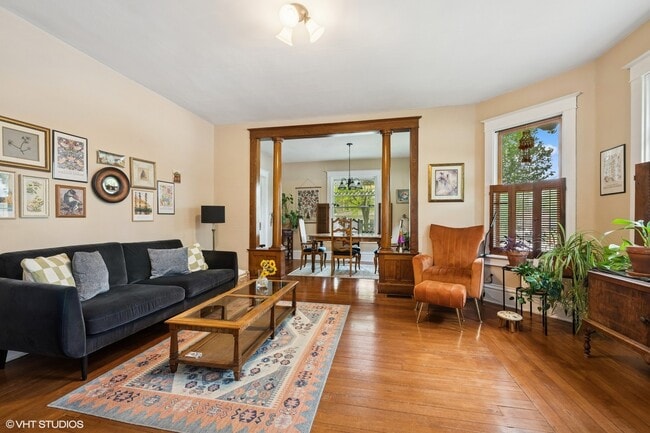 Foto del edificio - 403 S Hough St