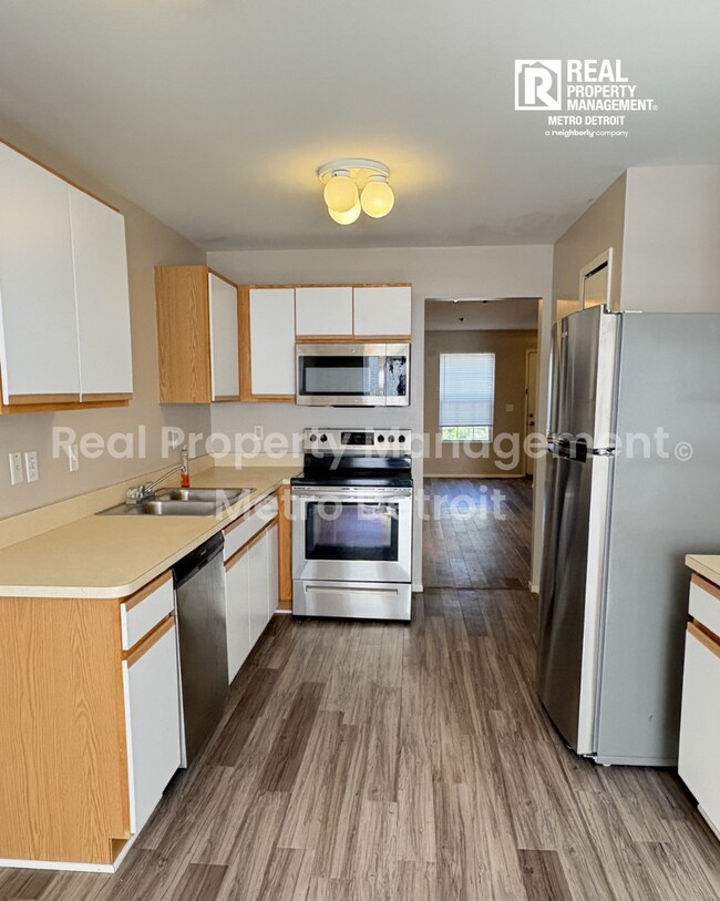 Building Photo - 23322 Poplar Dr