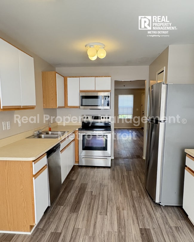 Building Photo - COZY CONDO LIVING