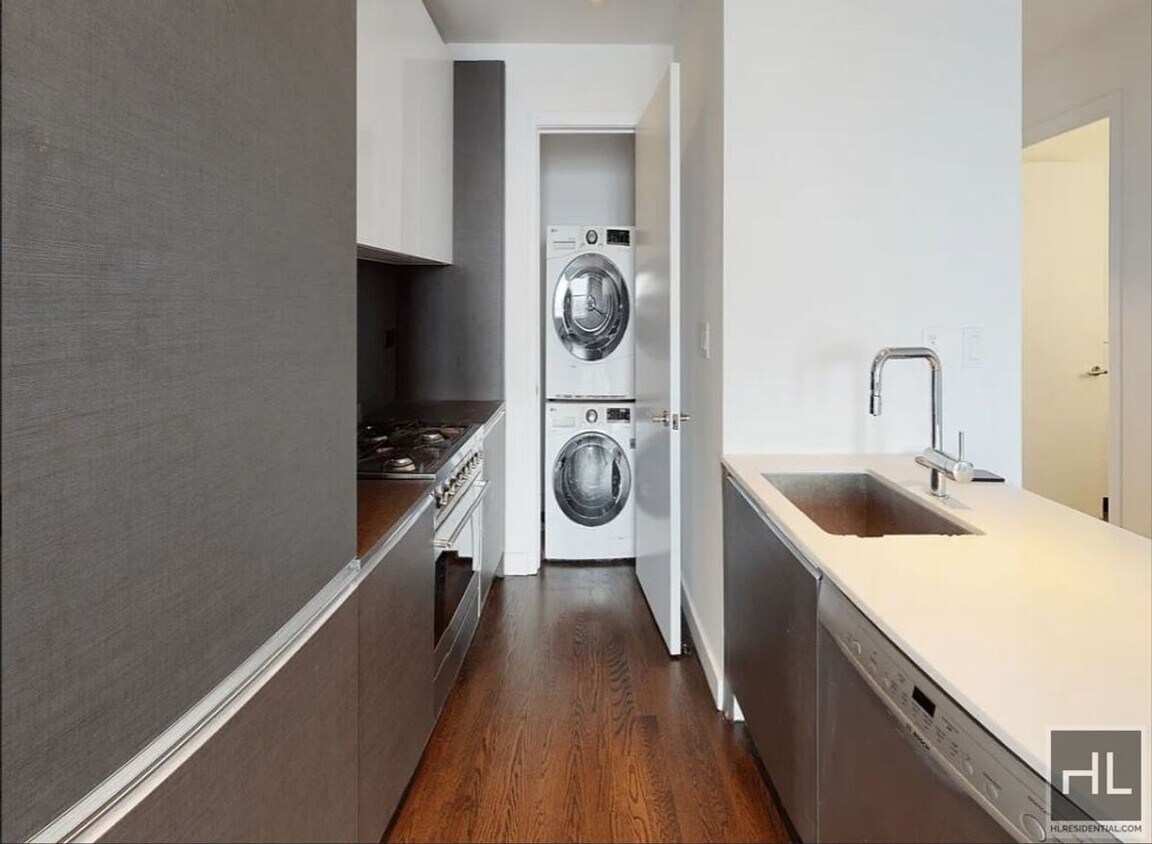 Primary Photo - 2 bedroom 2 bathroom on a high floor / Was...