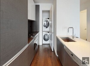 Building Photo - 2 bedroom 2 bathroom on a high floor / Was...