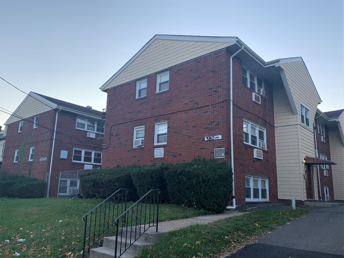 Primary Photo - 580 Jefferson Ave