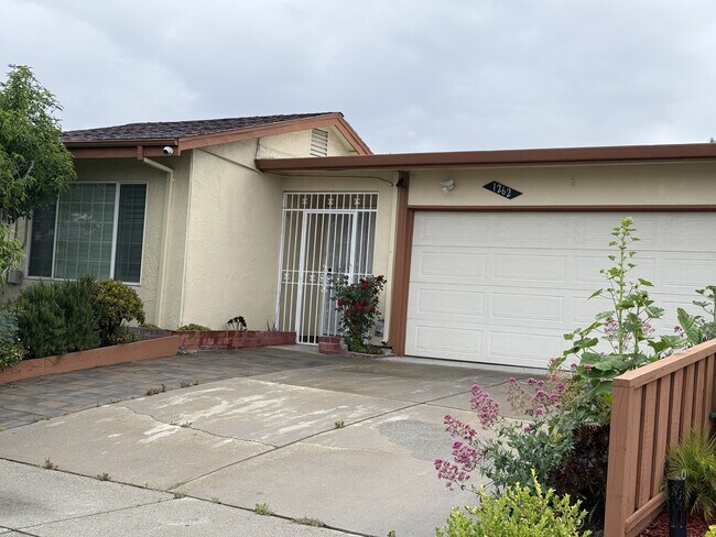 Foto del edificio - 1262 Turtlerock Dr