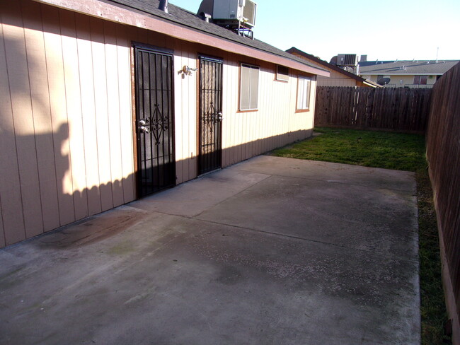 Building Photo - 793 W Nevada Cir