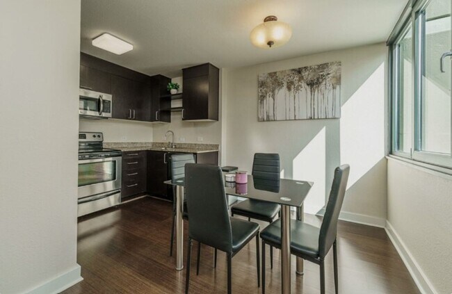 Foto del edificio - 1-Bedroom Condo on 14th floor of Harrison West - Corner Unit!