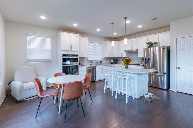 Foto del edificio - 4006 Starbright St