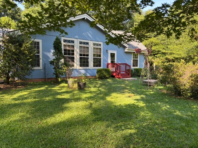 Building Photo - 826 Jones Mill Rd