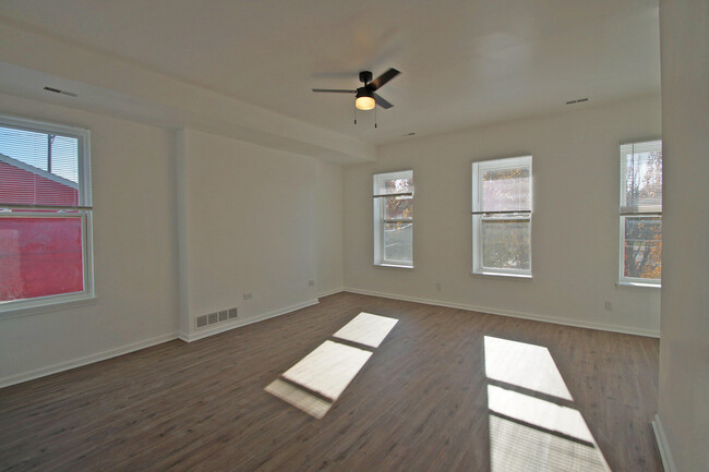 Building Photo - 126 E 11th St