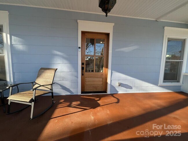 Foto del edificio - 24 Woodrow Ave