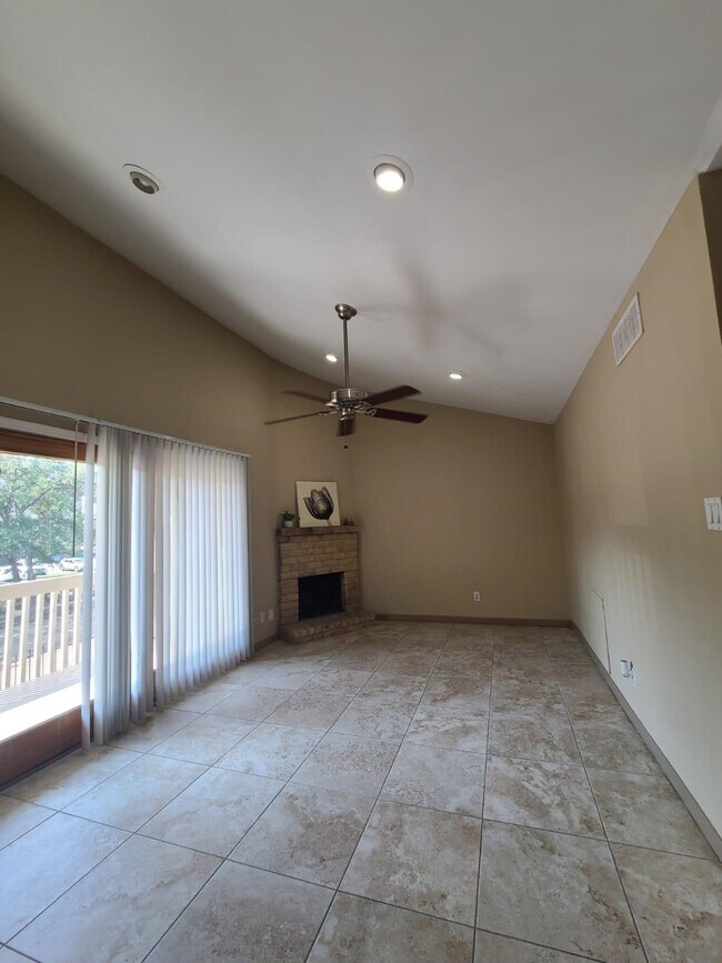 Building Photo - 2300 Augusta Dr